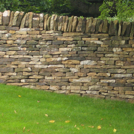 Garden wall in Loxley sandstone